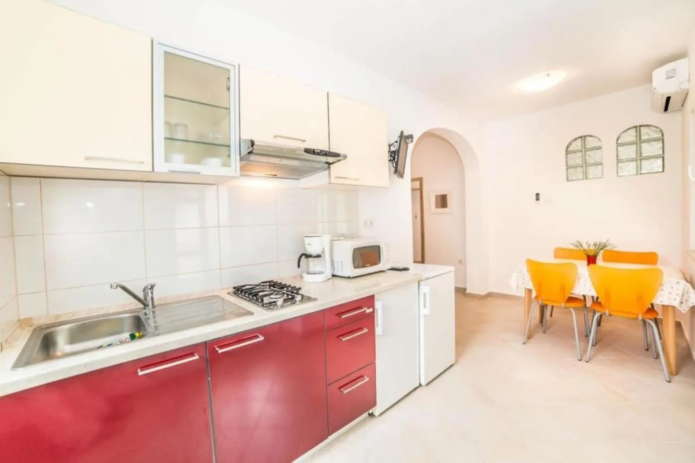 Apartments Niki - 70M From The Sea Kampor